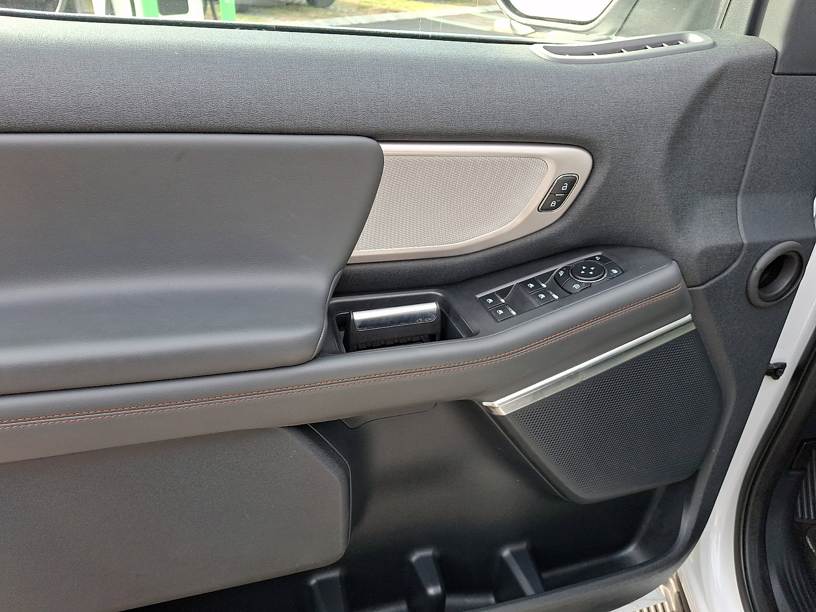 Certified 2025 Ford Expedition Active AWD/4WD image 14