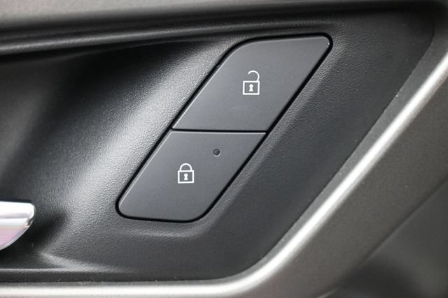 Used 2025 Chevrolet Traverse LT FWD image 15