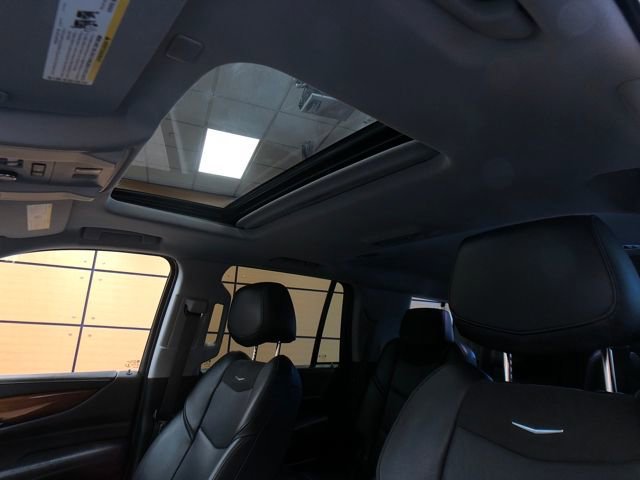 Used 2020 Cadillac Escalade Luxury w/ Escalade Sport Edition image 21