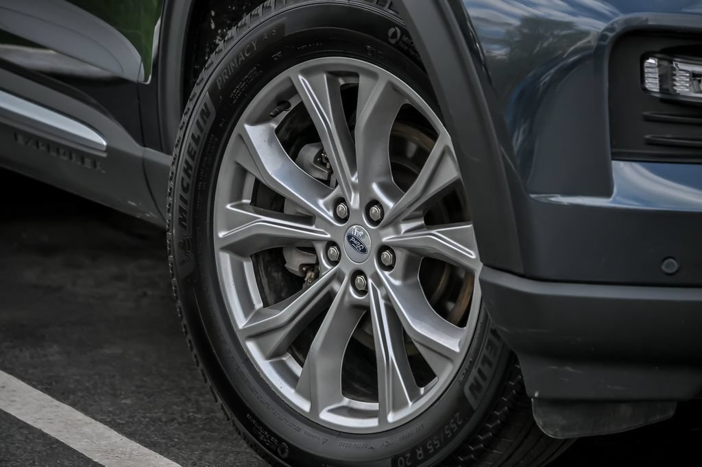 Certified 2023 Ford Explorer Limited AWD/4WD image 3