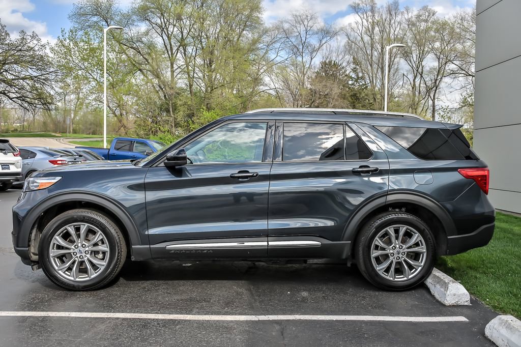 Certified 2023 Ford Explorer Limited AWD/4WD image 3