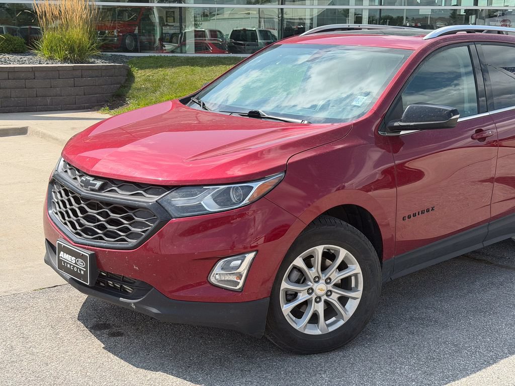 Used 2019 Chevrolet Equinox LT w/ Sun & Navigation Package AWD/4WD image 2