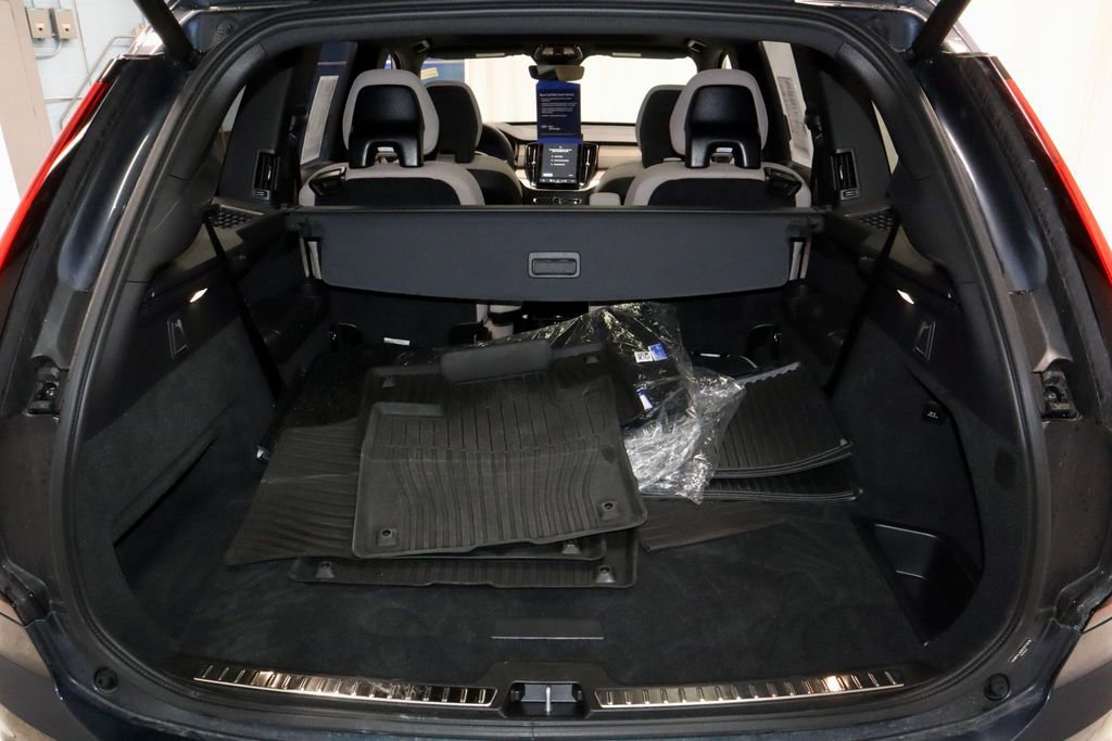 Used 2025 Volvo XC90 B5 Plus w/ Protection Package AWD/4WD image 14