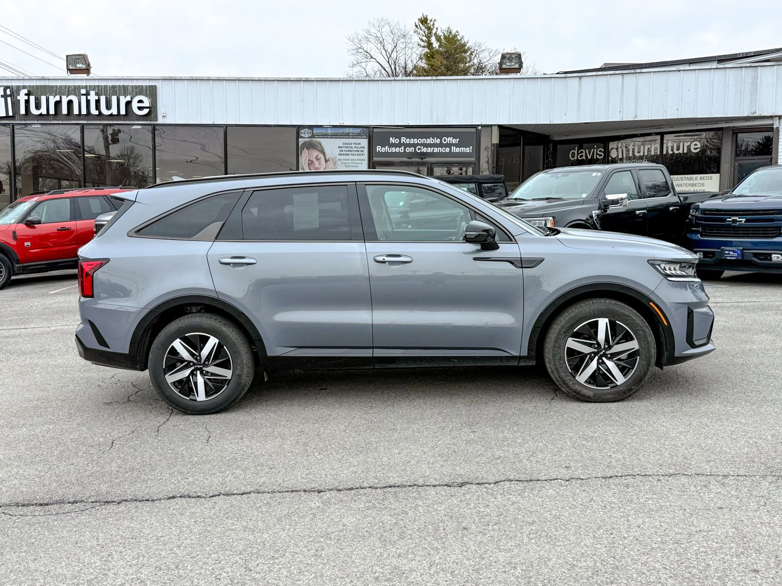 Used 2023 Kia Sorento S image 2