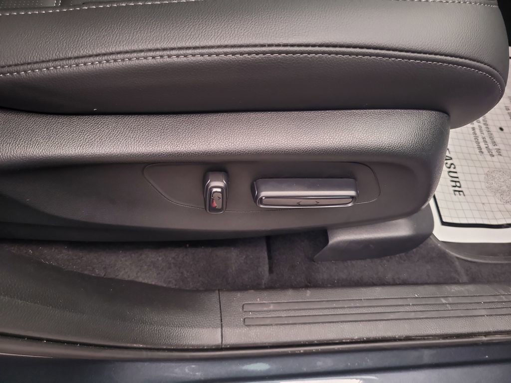 Used 2025 Honda CR-V EX-L image 31