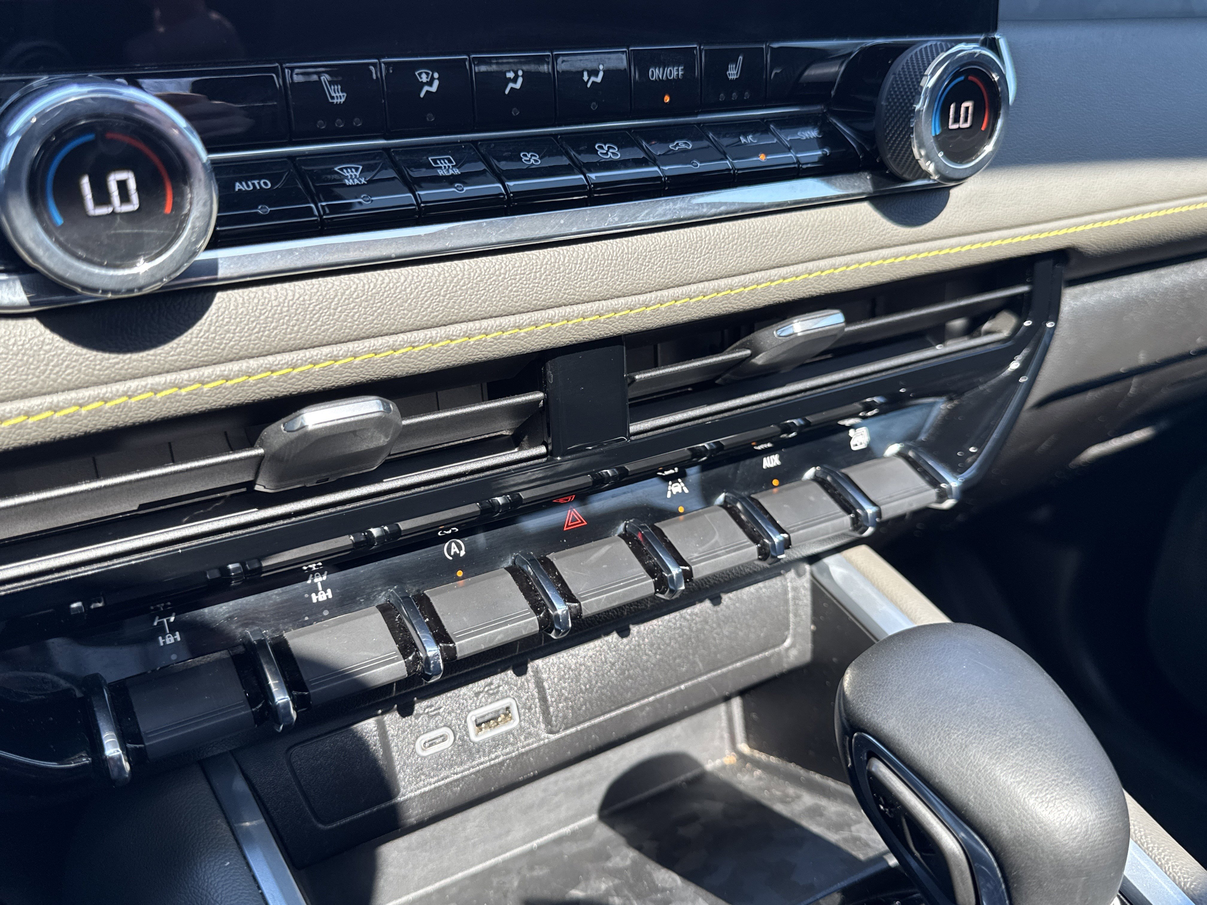 Used 2024 Chevrolet Colorado ZR2 w/ Technology Package image 29