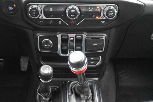 Used 2020 Jeep Wrangler Unlimited Sahara AWD/4WD image 15