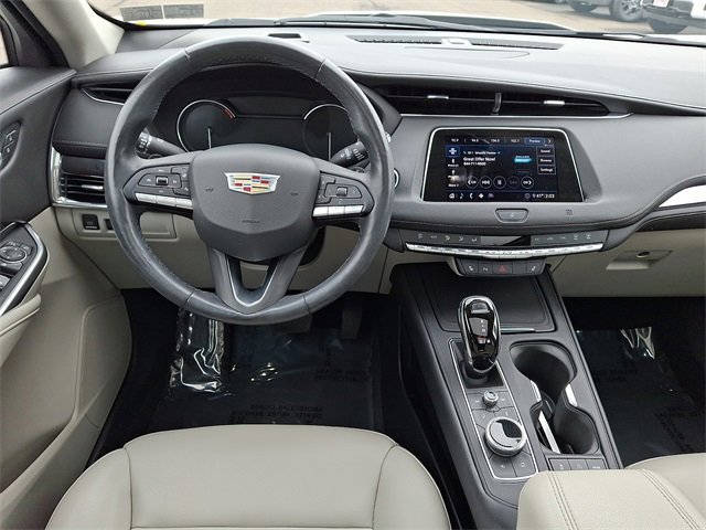 Used 2020 Cadillac XT4 Luxury w/ Cold Weather Package image 11