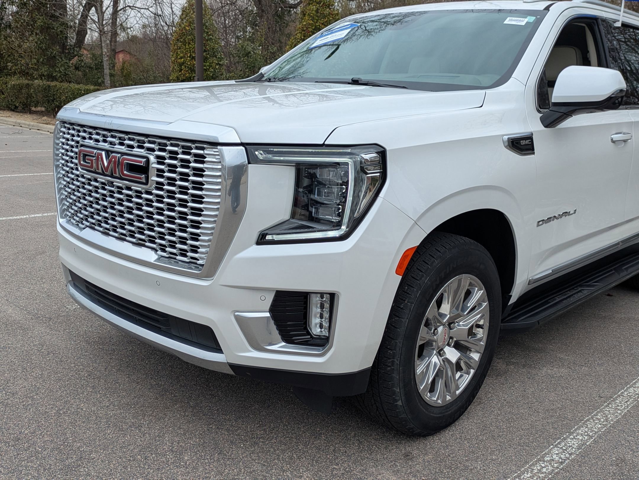 Used 2021 GMC Yukon Denali image 2