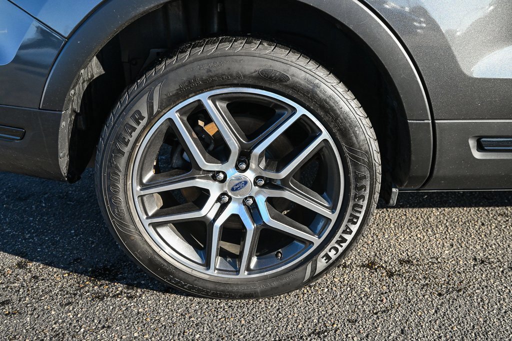 Certified 2019 Ford Explorer Sport w/ Equipment Group 401A image 18