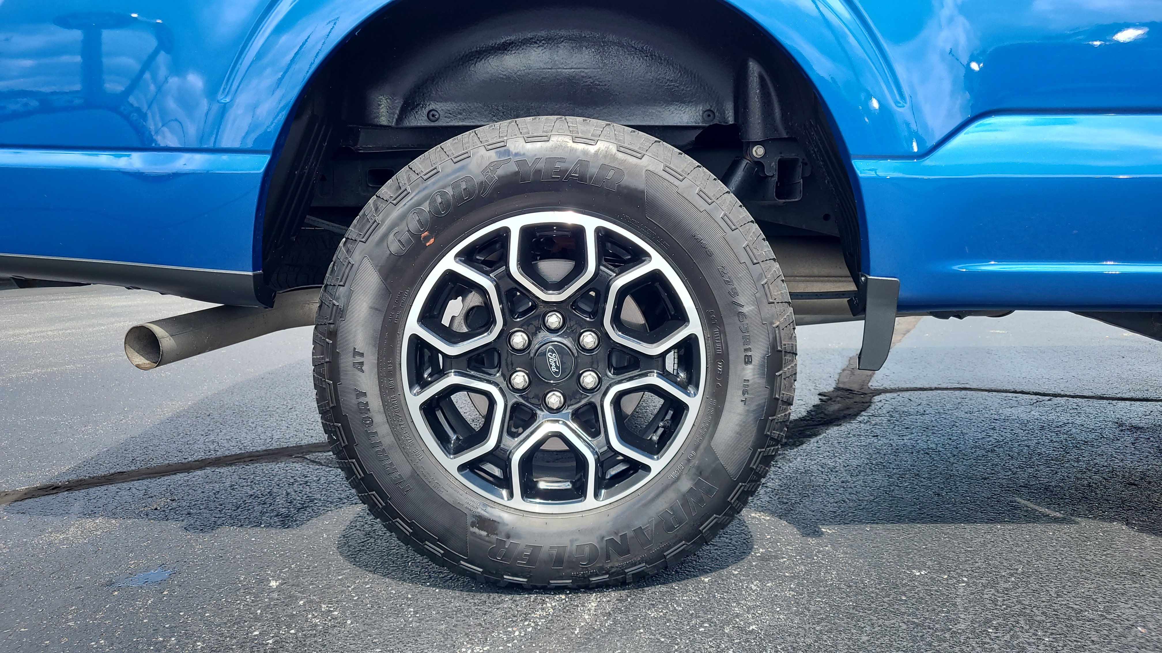 Certified 2023 Ford F150 XL w/ STX Appearance Package AWD/4WD image 11