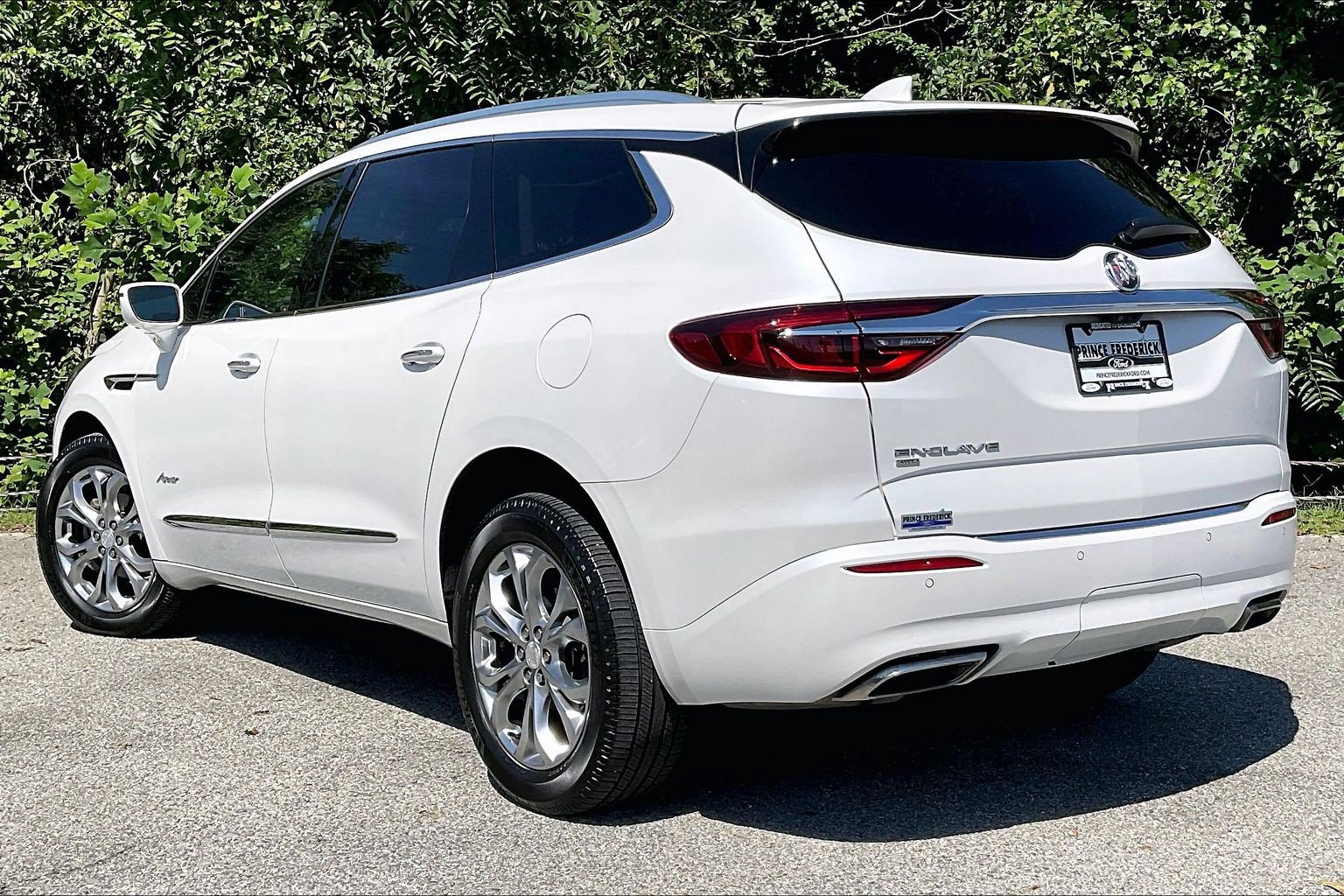 Used 2020 Buick Enclave Avenir w/ Avenir Technology Package AWD/4WD image 12