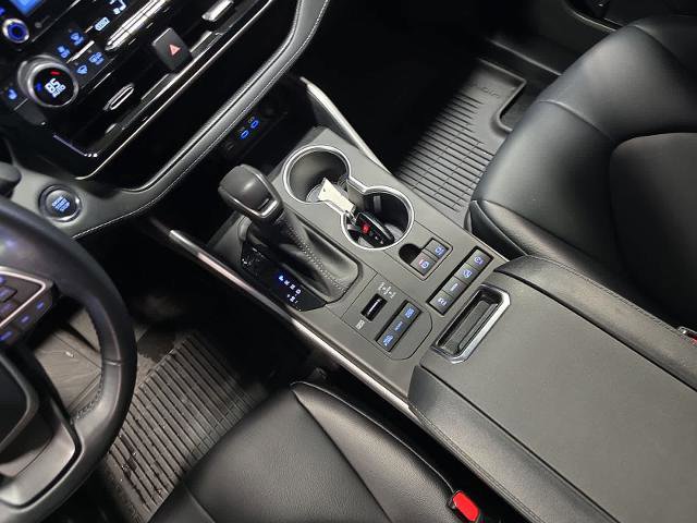 Used 2022 Toyota Highlander XLE AWD/4WD image 24