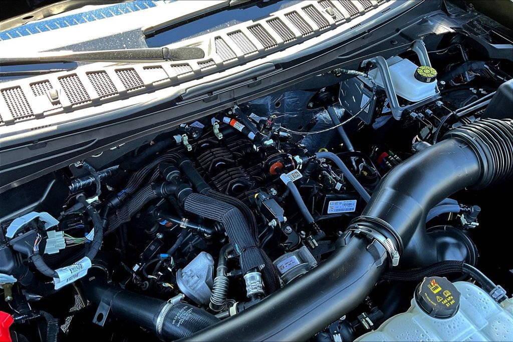 Certified 2025 Ford Expedition Active AWD/4WD image 32