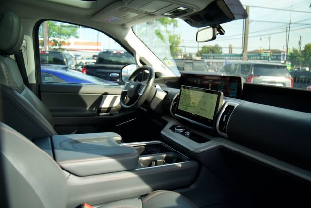 Certified 2025 Ford Expedition Active AWD/4WD image 26