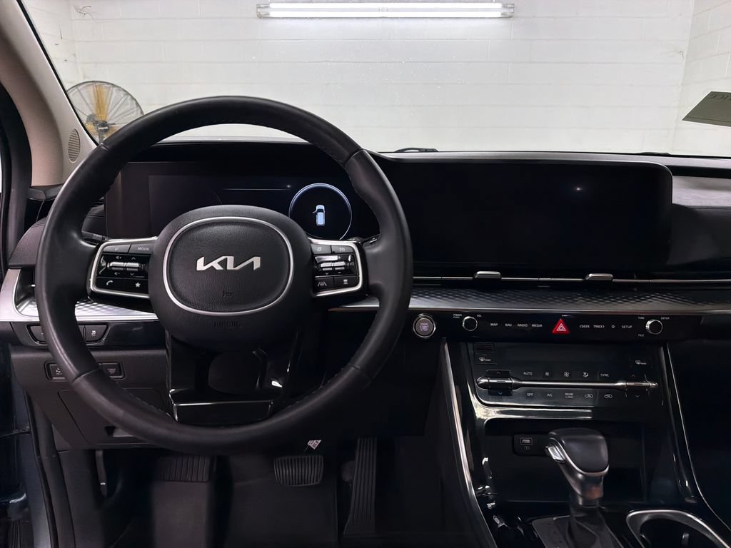 Used 2023 Kia Carnival SX Prestige w/ Paint Protection Package FWD image 9