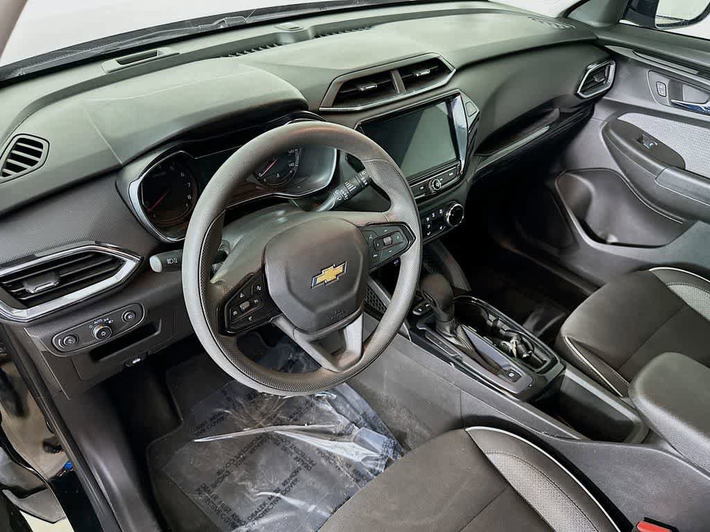 Used 2023 Chevrolet TrailBlazer LT w/ Convenience Package FWD image 2