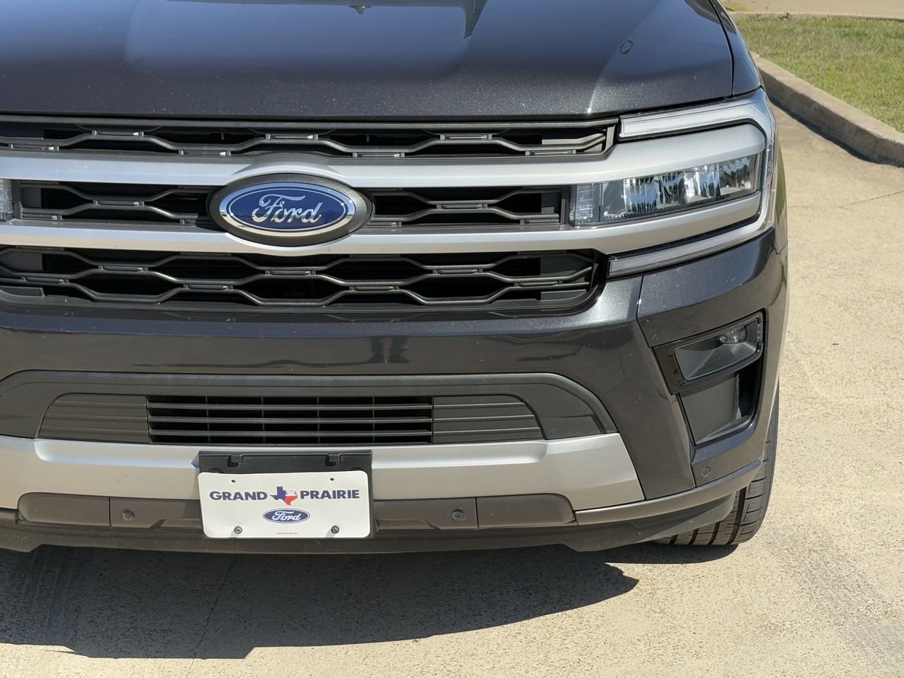 Certified 2023 Ford Expedition XLT image 9