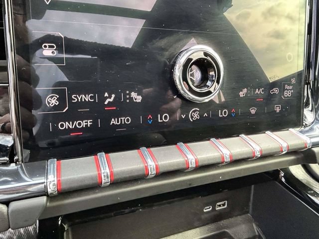 Used 2025 GMC Yukon AT4 w/ AT4 Premium Package AWD/4WD image 12