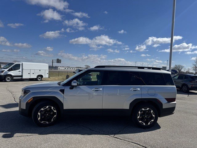 Used 2025 Hyundai Santa Fe SEL image 2