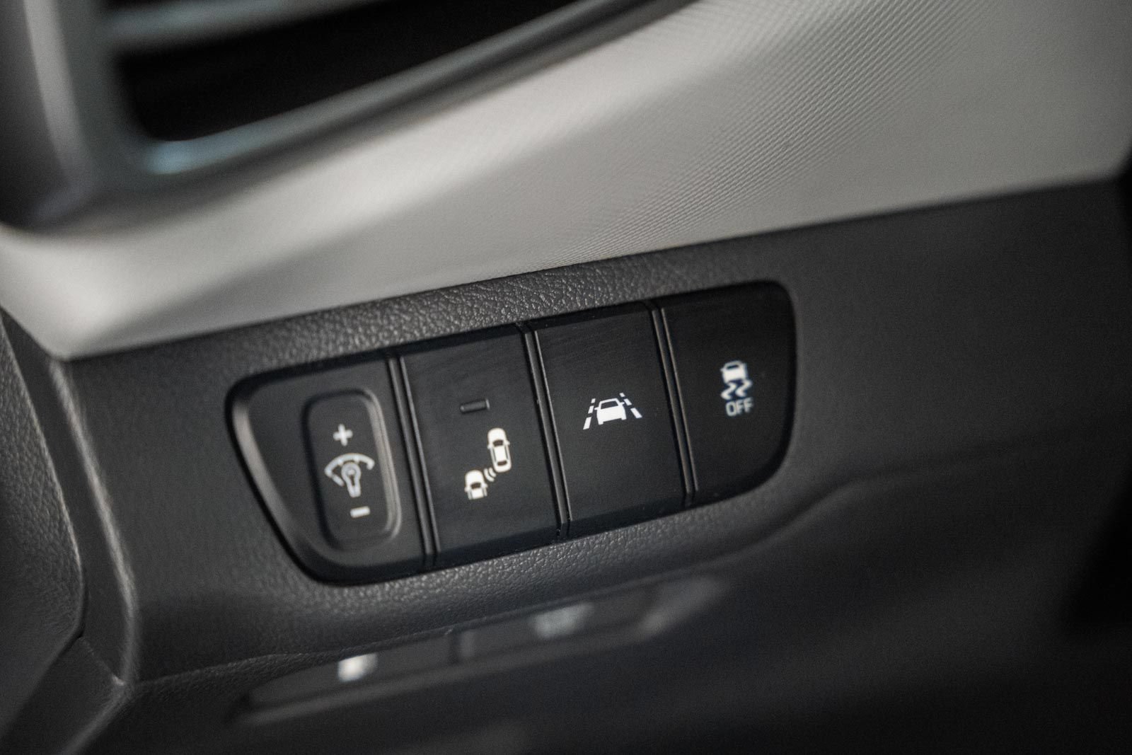 Used 2020 Hyundai Ioniq Limited FWD image 45