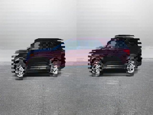 Certified 2022 Ford Explorer XLT w/ Equipment Group 202A image 5