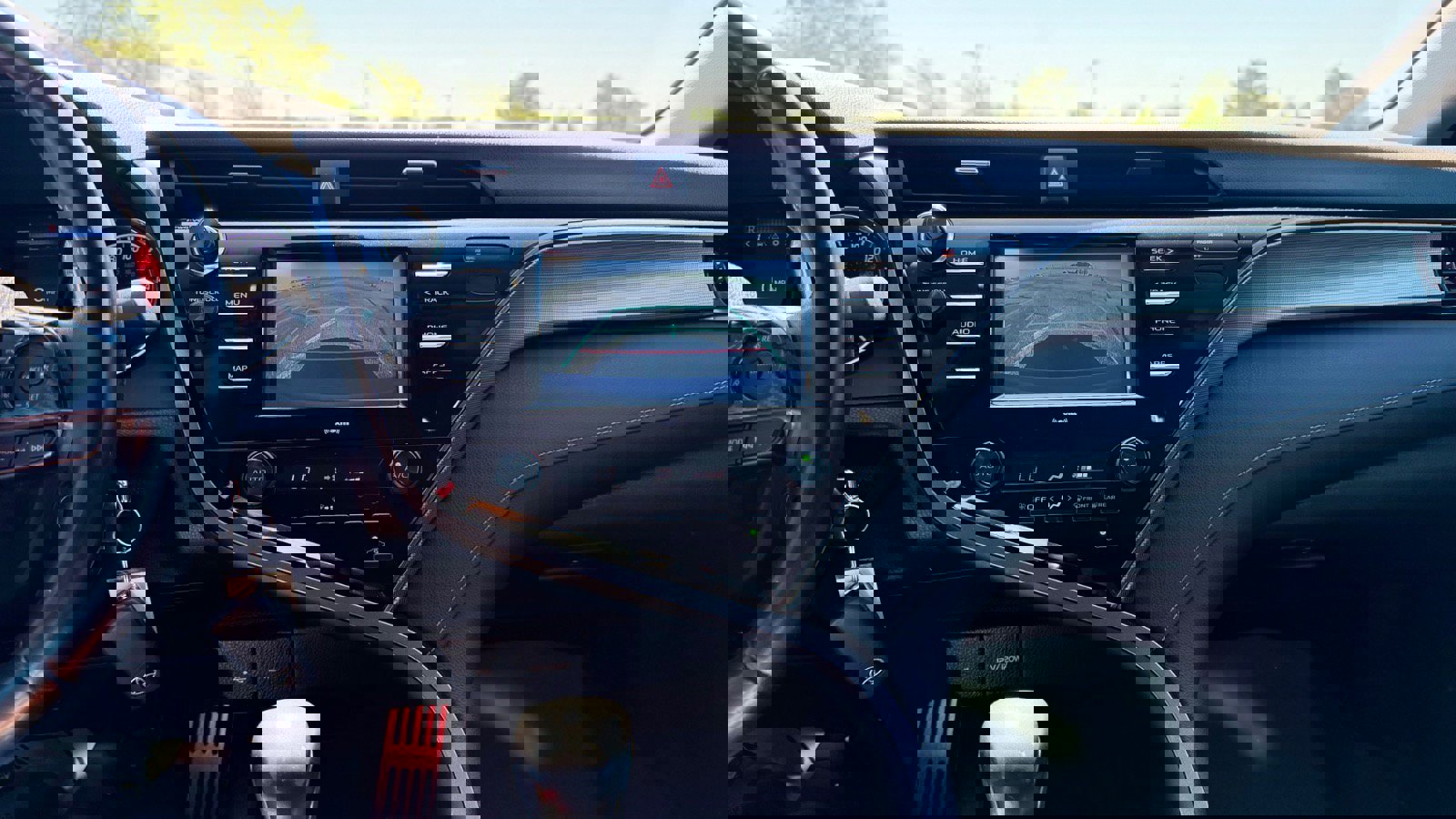 Used 2020 Toyota Camry SE FWD image 34