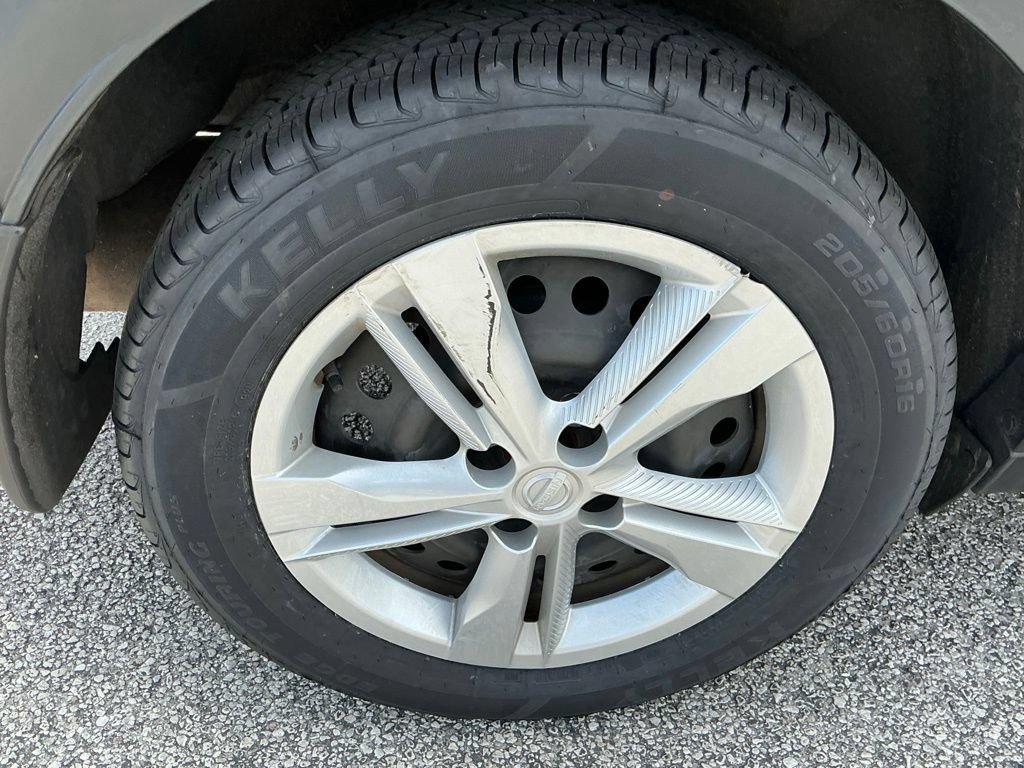 Used 2023 Nissan Kicks S FWD image 13