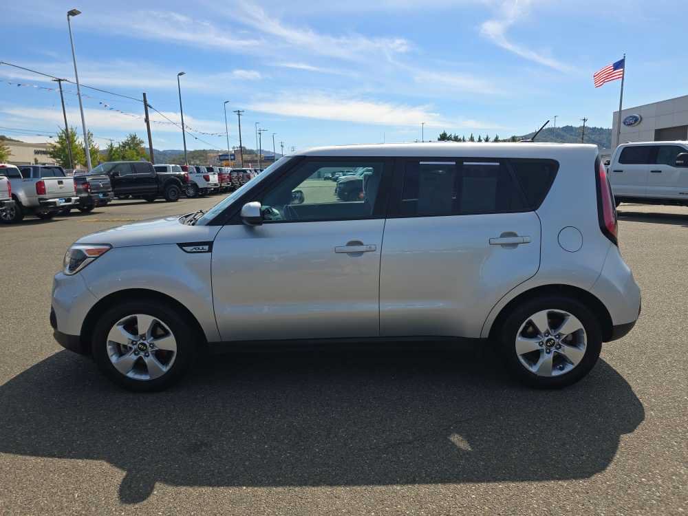 Used 2019 Kia Soul FWD image 2