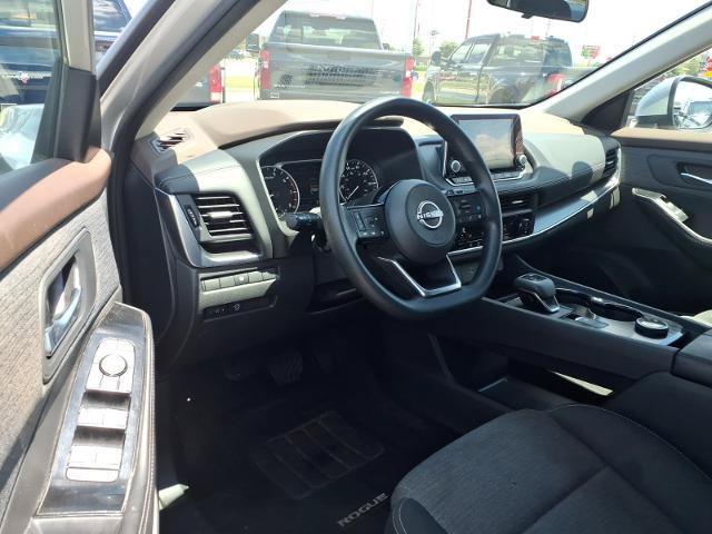Used 2023 Nissan Rogue SV AWD/4WD image 6