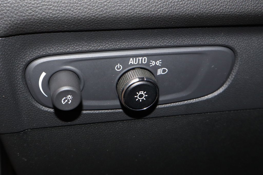 Used 2023 Buick Envision Essence image 26