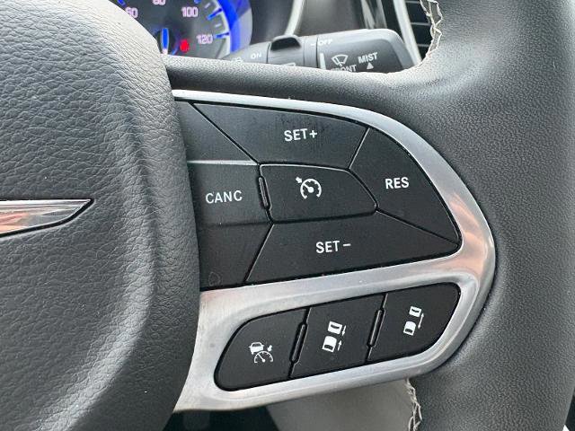 Used 2024 Chrysler Pacifica Touring-L image 17