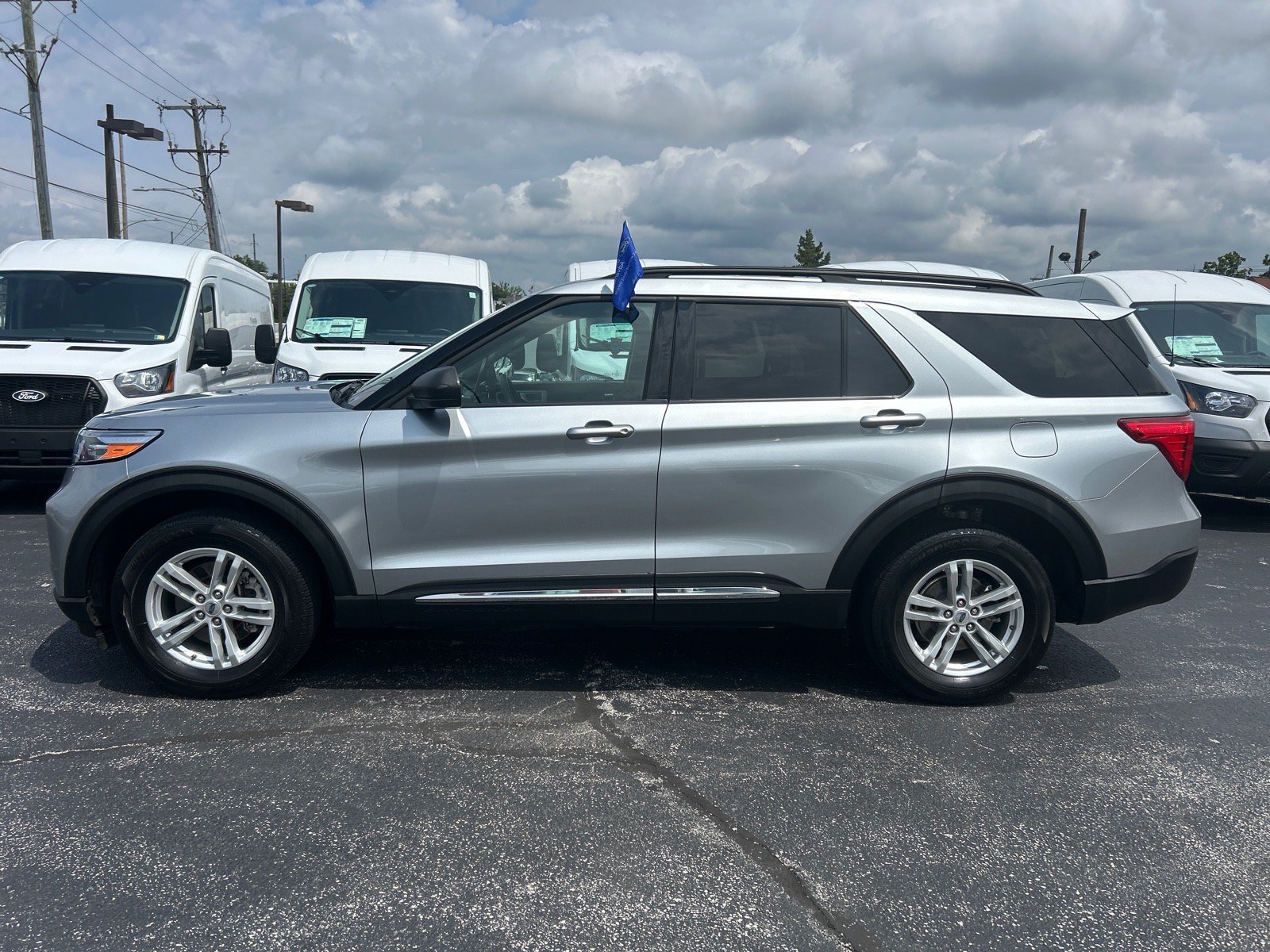 Certified 2023 Ford Explorer XLT w/ Equipment Group 202A AWD/4WD image 4