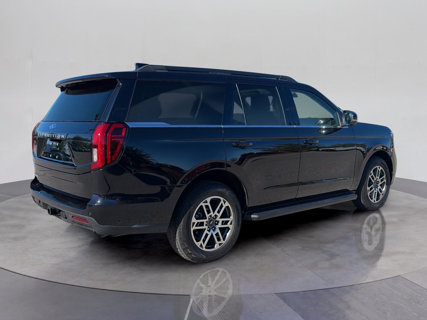 Certified 2025 Ford Expedition Active AWD/4WD image 6