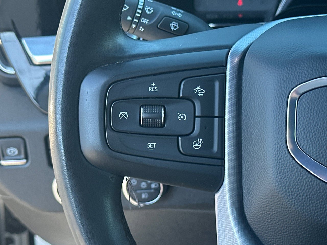 Used 2025 GMC Sierra 1500 SLT AWD/4WD image 26