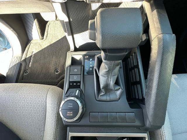 Used 2025 Toyota 4Runner SR5 AWD/4WD image 17