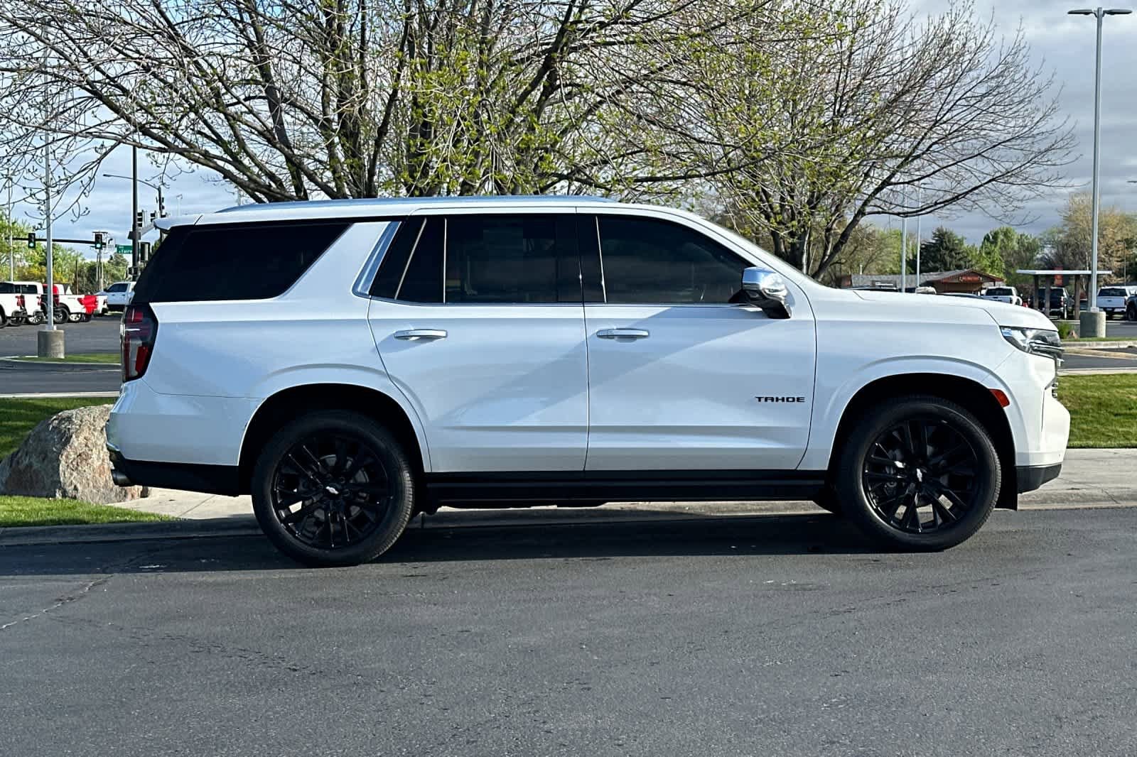 Used 2023 Chevrolet Tahoe Premier AWD/4WD image 8