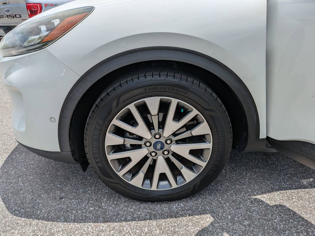 Certified 2020 Ford Escape Titanium w/ Titanium Premium Package 2.0 FWD image 34