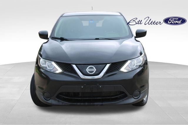 Used 2019 Nissan Rogue Sport S w/ Appearance Package FWD image 2