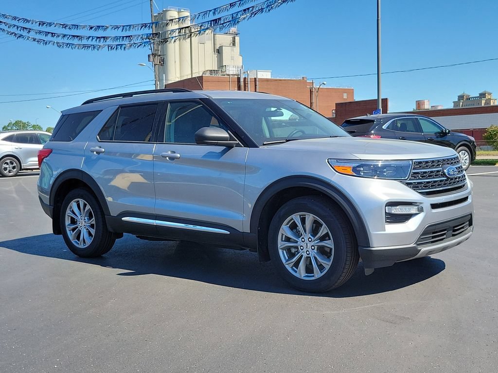 Certified 2023 Ford Explorer XLT w/ Equipment Group 202A AWD/4WD image 2