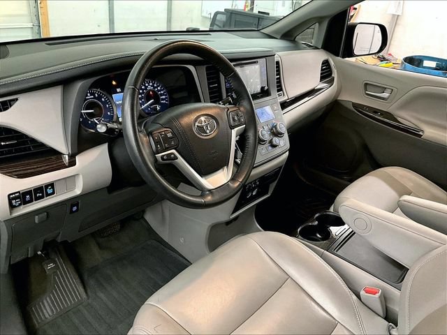 Used 2017 Toyota Sienna XLE Premium AWD/4WD image 12