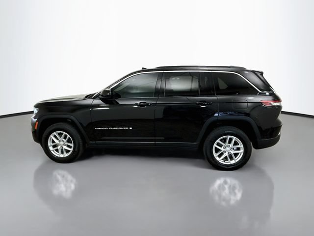 Used 2024 Jeep Grand Cherokee Laredo X w/ Luxury Tech Group I AWD/4WD image 4