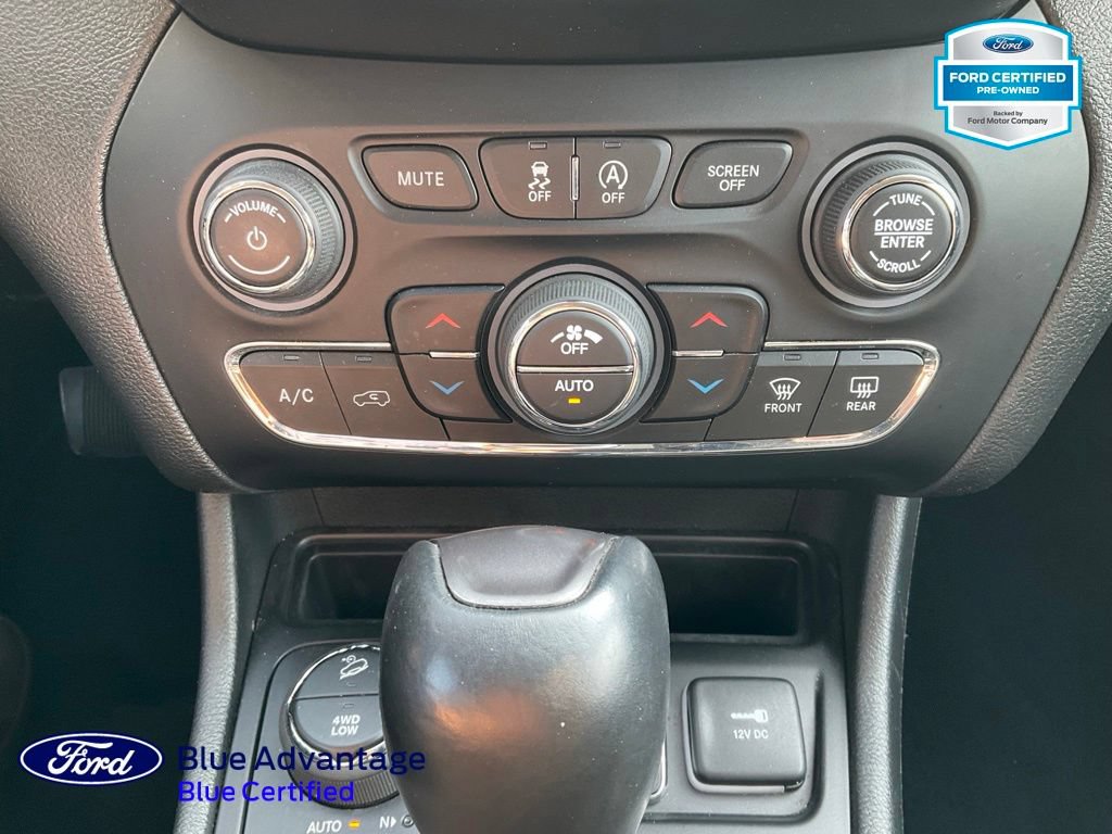 Used 2021 Jeep Cherokee Latitude Lux w/ Comfort/Convenience Group AWD/4WD image 12