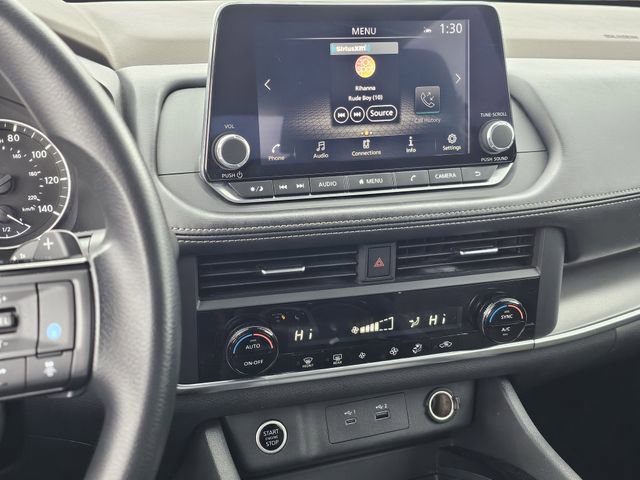 Used 2023 Nissan Rogue SV image 9