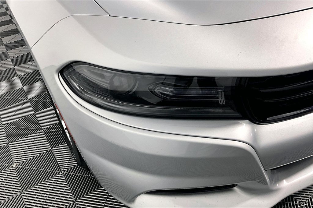 Used 2020 Dodge Charger SXT RWD image 28