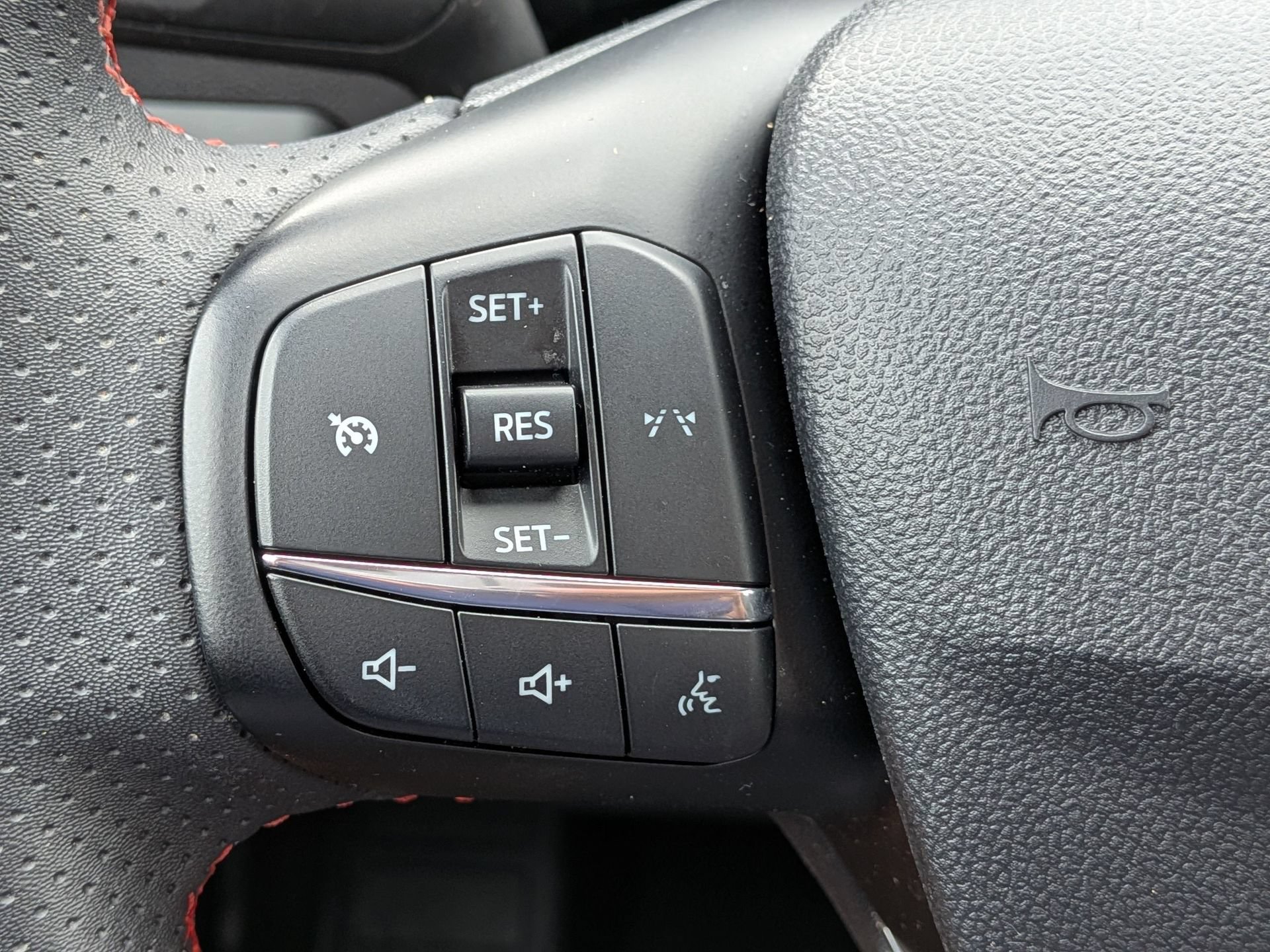 Certified 2025 Ford Escape ST-Line FWD image 26