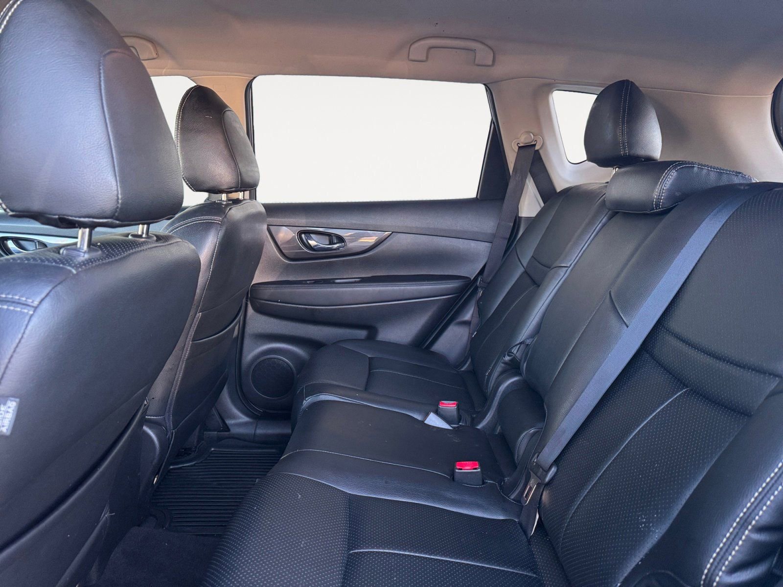 Used 2019 Nissan Rogue SV w/ Premium Package image 13