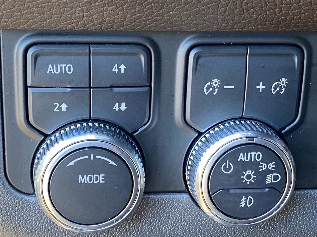 Used 2024 GMC Yukon XL Denali w/ Advanced Technology Package image 15