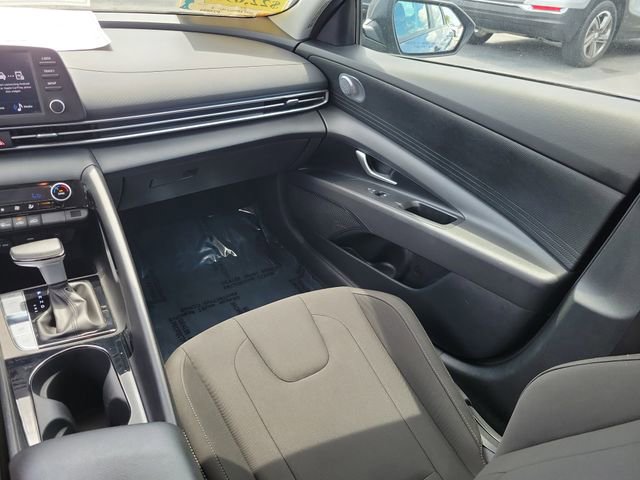 Used 2025 Hyundai Elantra Hybrid FWD image 14