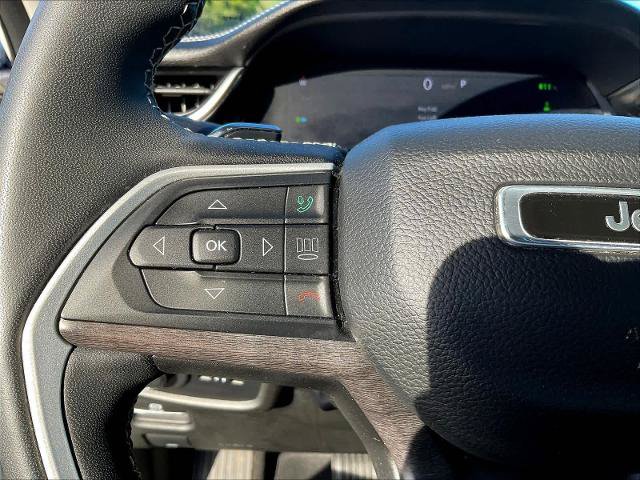 Used 2023 Jeep Grand Cherokee 4WD 4xe w/ Luxury Tech Group II image 13